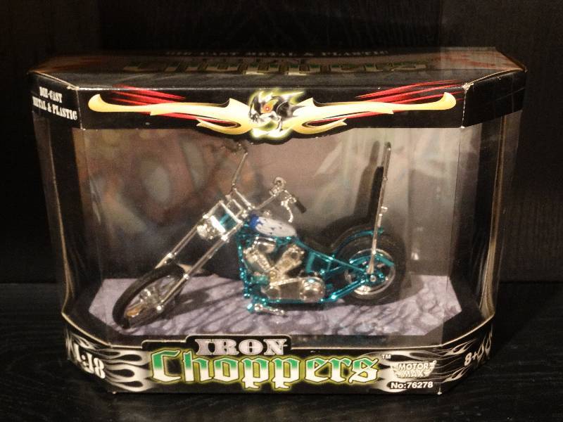 lot 417 image: Iron Choppers die cast metal & plastic 118 scale motorcycle.