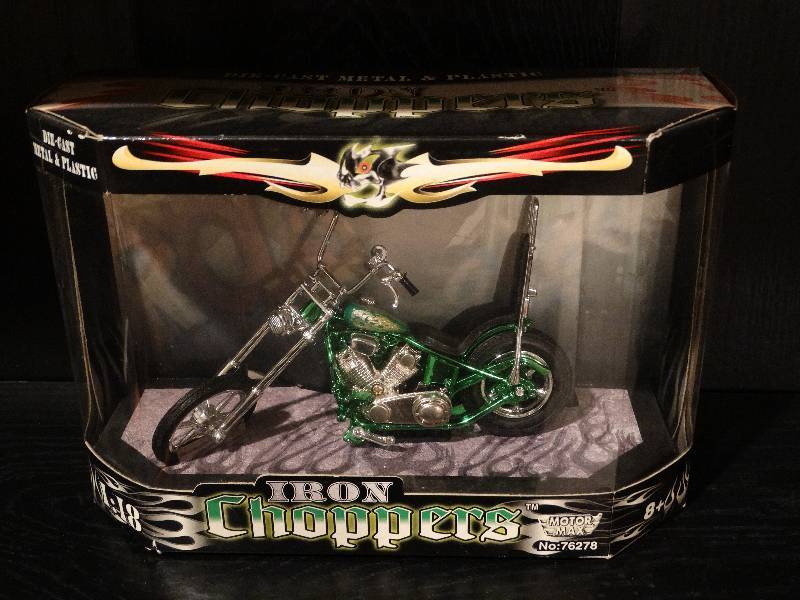 lot 418 image: Iron Choppers die cast metal & plastic 118 scale motorcycle.