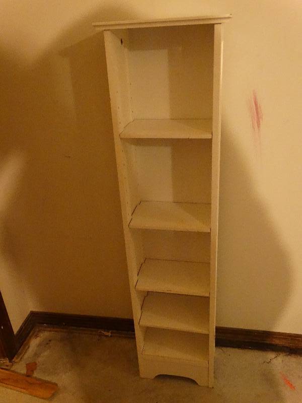 lot 424 image: White shelf