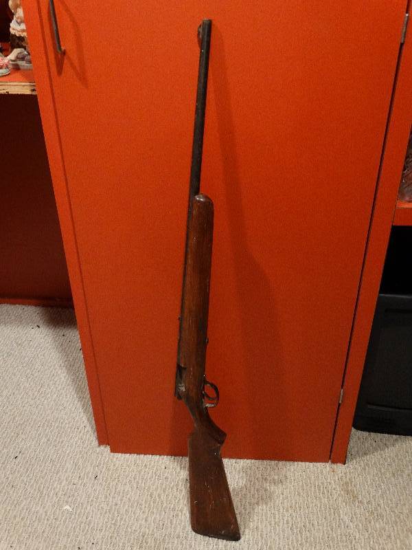 lot 430 image: Wall hanger- Inoperable Springfield 22 rifle