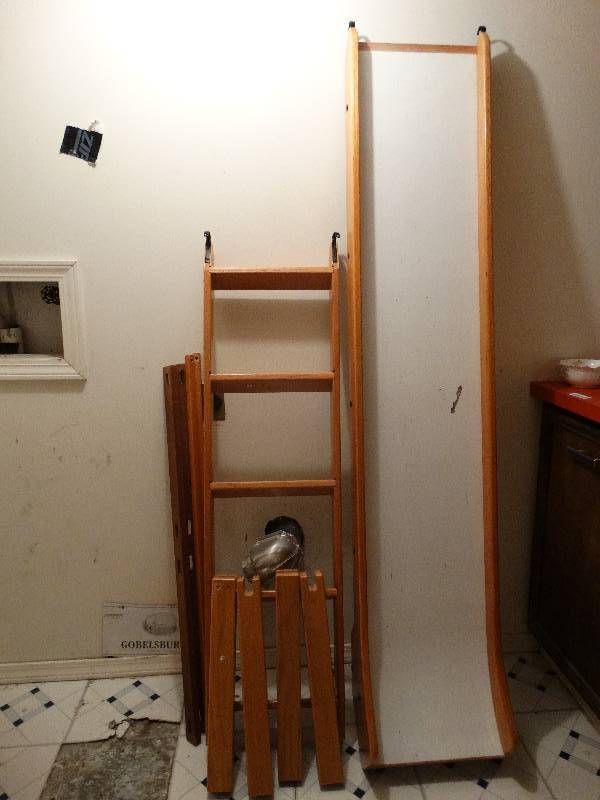 lot 437 image: Various bunk bed parts