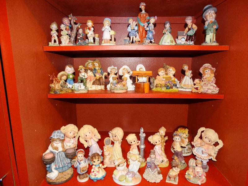 lot 440 image: Large collection of various figurines