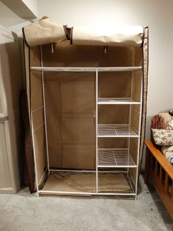 lot 452 image: Portable closet