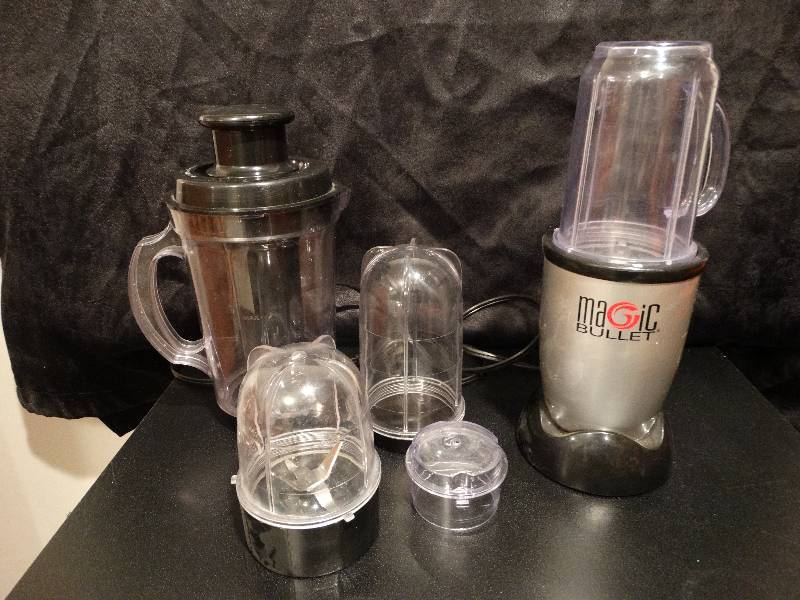 lot 461 image: Magic bullet w extras
