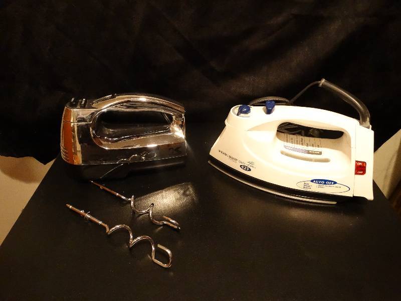 lot 464 image: Iron & hand mixer