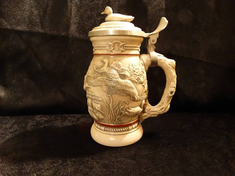 lot 478 image: Avon 1988 Ducks Of American Wilderness Beer Stein