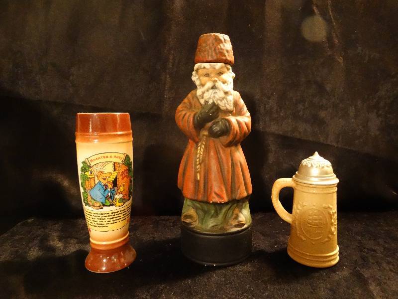 lot 499 image: Lot of 3 - Christmas Decantor, Old Spice Colonge, and glass.