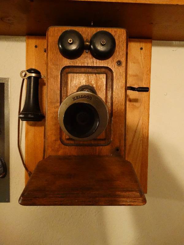 lot 512 image: Antique Telephone