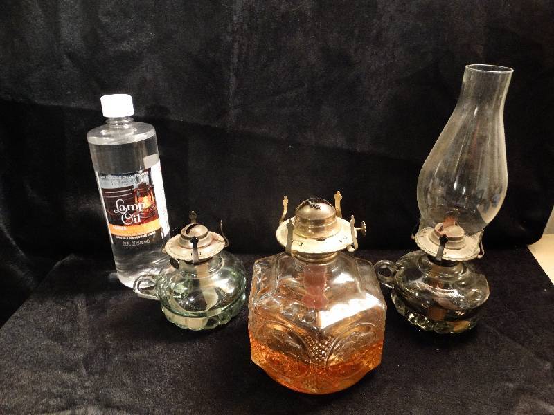 lot 518 image: Lot of 3 Oil Lamps