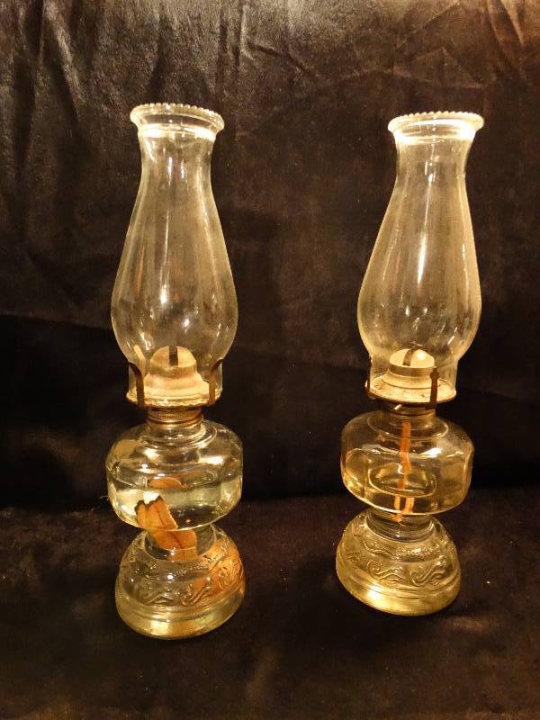 lot 519 image: Lot of 2 Oil Lamps