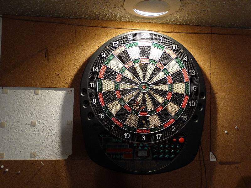 lot 532 image: Dart Board wdarts.