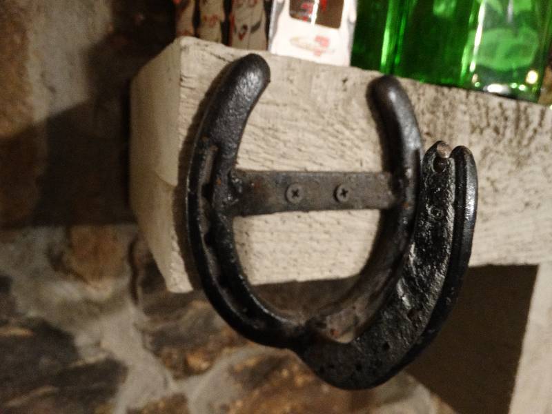 lot 541 image: 2 Horseshoe hooks