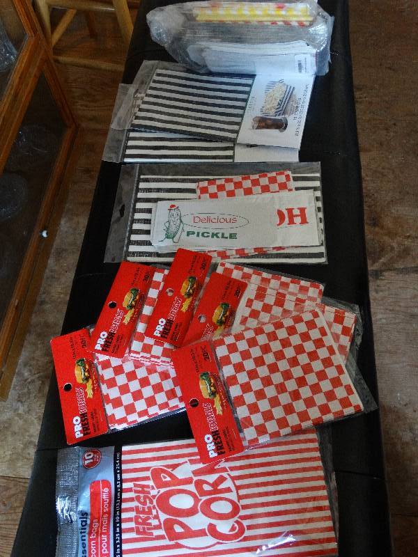 lot 549 image: Lot of food basket liners, bags, food trays.