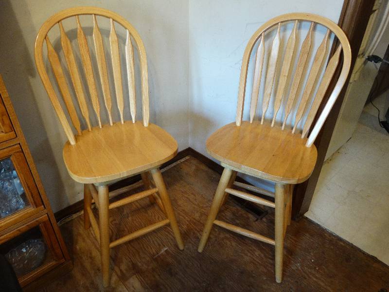 lot 700 image: 2 Bar Stools - Solid Wood.