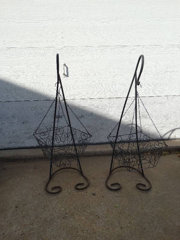 lot 701 image: 2 Metal plant hangers wstands.