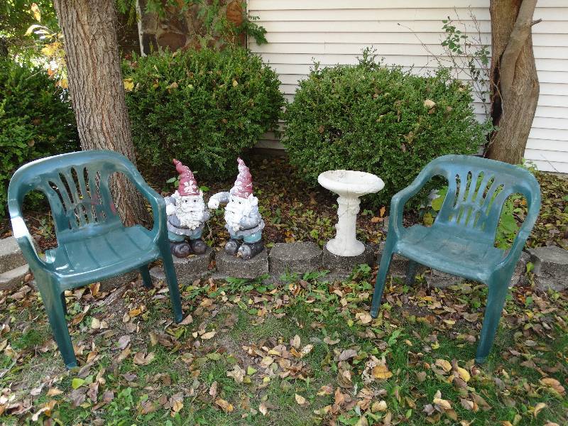 lot 702 image: Lot of Misc. Yard Decor