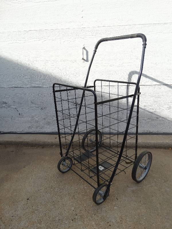 lot 707 image: Large Shopping Cart.