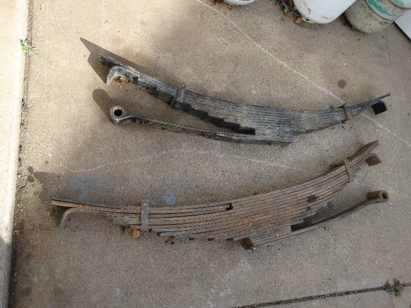 lot 709 image: 2 leaf Springs