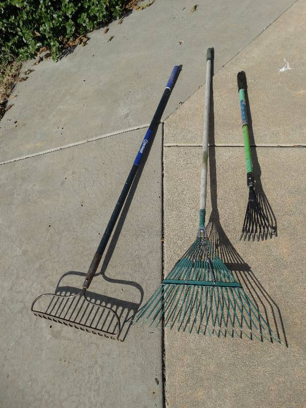 lot 715 image: Lot of 3 Rakes