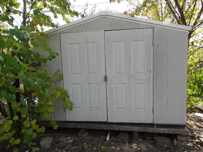 lot 718 image: Shabby storage shed