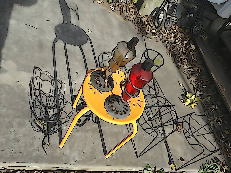 lot 719 image: Lot of yard decor