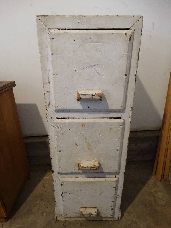 lot 725 image: Vintage Wooden filing cabinet.