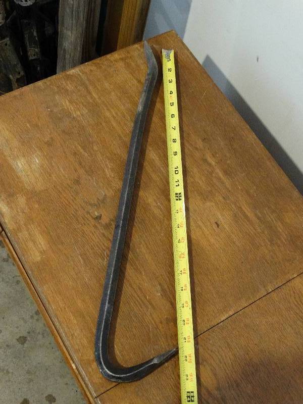 lot 732 image: Crow Bar