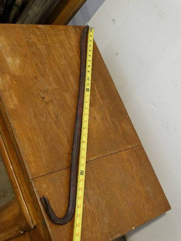 lot 733 image: Crow Bar