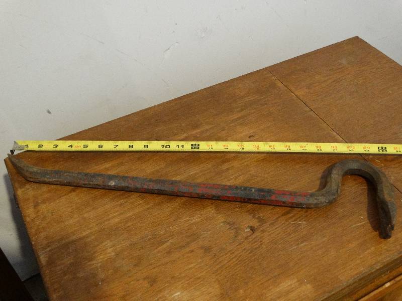 lot 734 image: Crow Bar