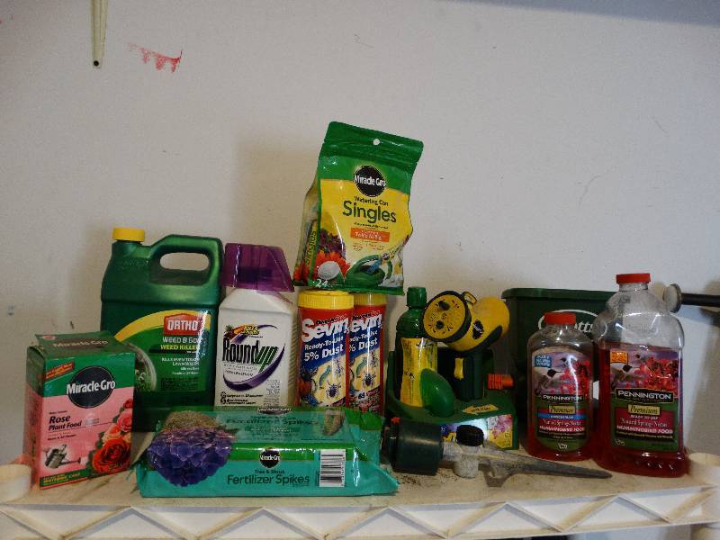lot 735 image: Lot of Lawn and Garden chemicals