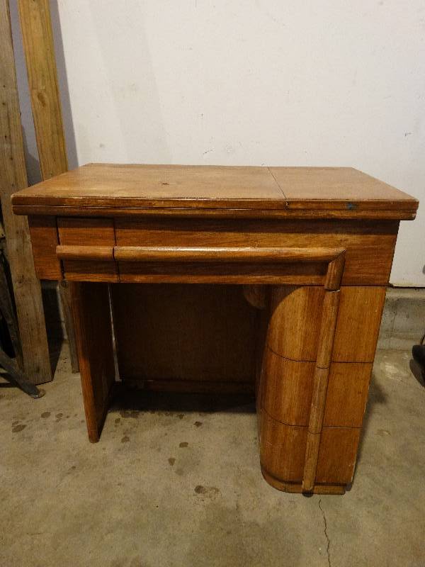 lot 739 image: Sewing cabinet wcontents