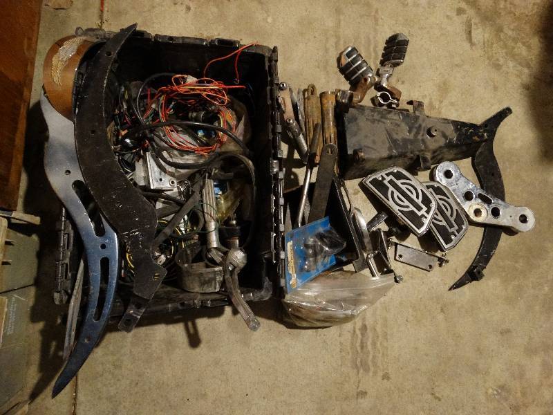 lot 746 image: Lot of Motorcycle parts