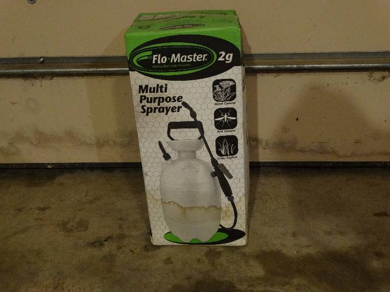 lot 753 image: Flo Master 2 gal. multi-purpose sprayer