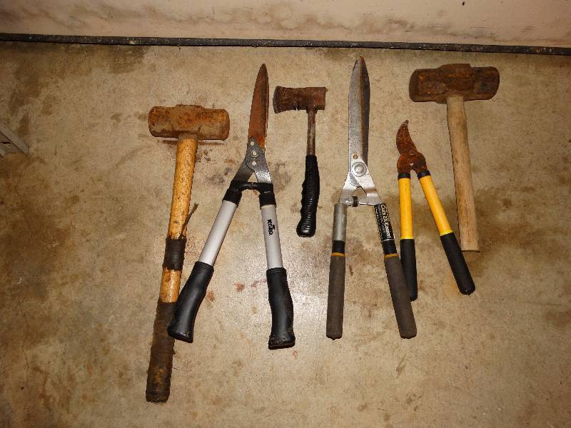 lot 760 image: Misc. outdoor tools