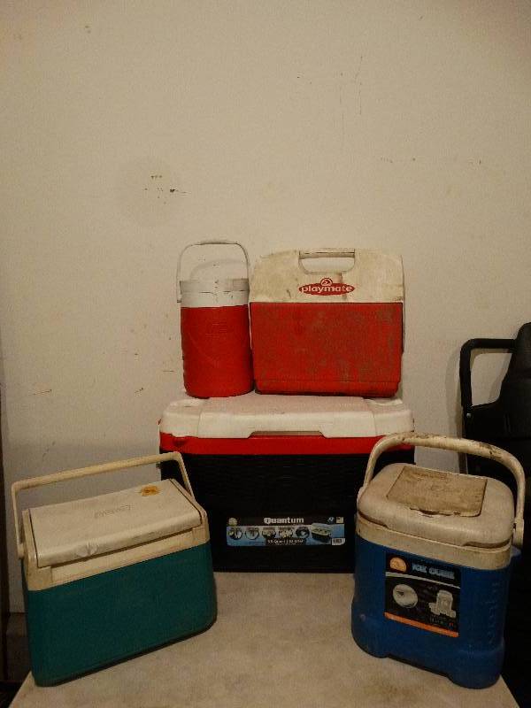 lot 775 image: Cooler Lot
