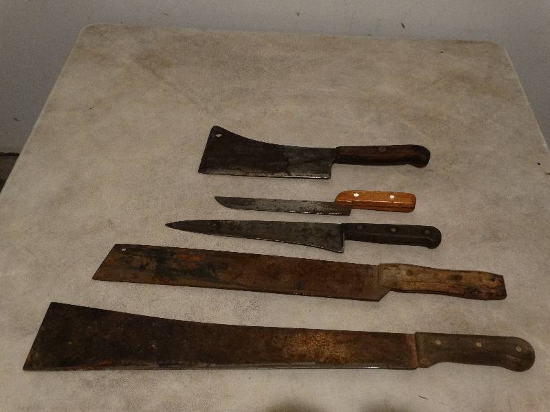 lot 785 image: Lot of 5 knives