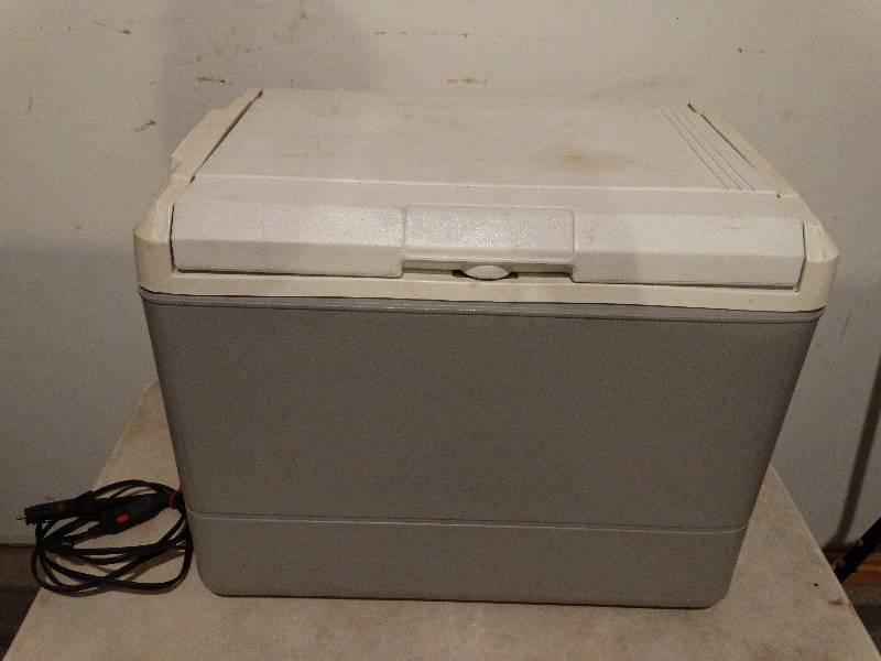 lot 786 image: Coleman mini Fridge cooler - works