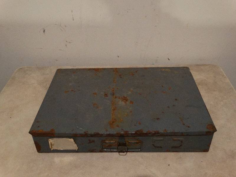lot 788 image: Metal box wfittings