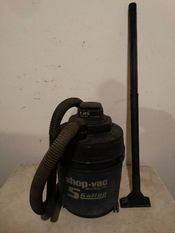 lot 792 image: Peak H.P. WetDry vac.