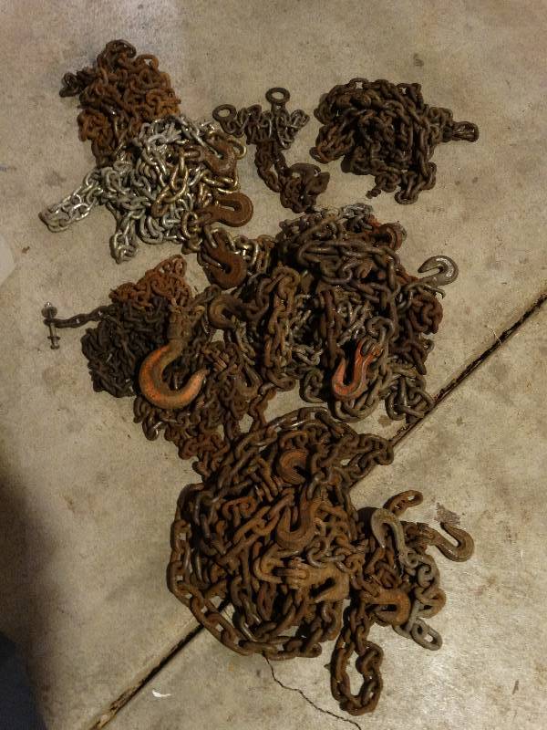 lot 794 image: Misc. lot of Chains & Hooks