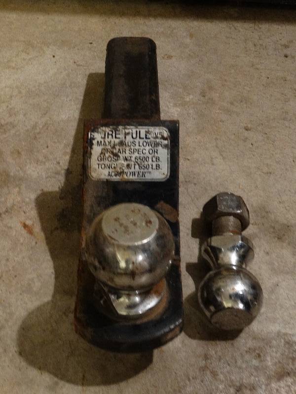 lot 798 image: Receiver Hitch wextra Ball