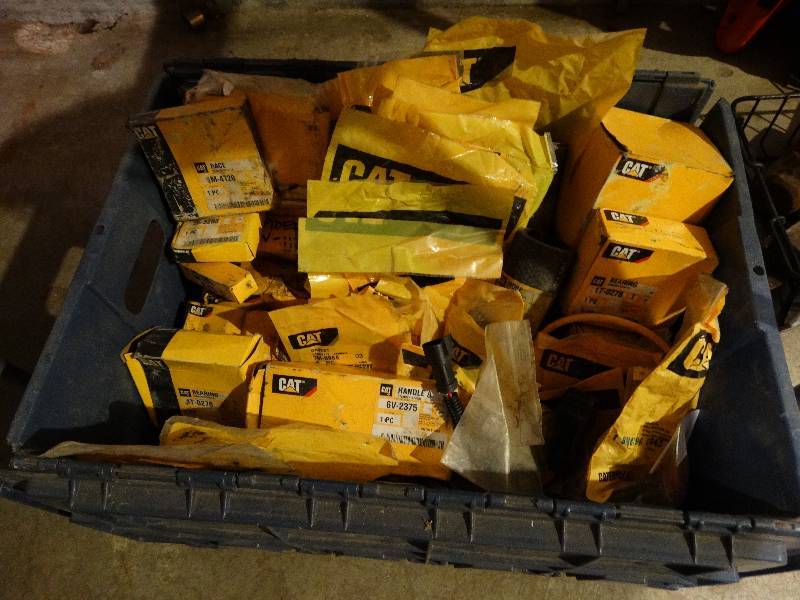 lot 813 image: Lot of Caterpillar parts wtote
