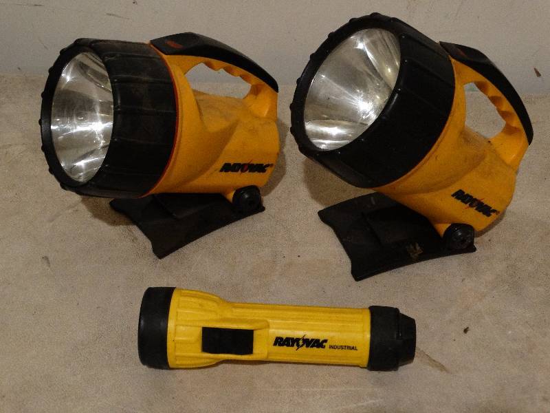 lot 818 image: Lot of Ray-O-Vac lights