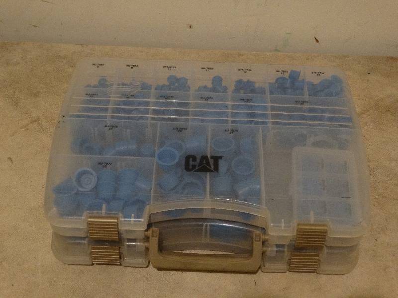 lot 819 image: CAT - case of caps