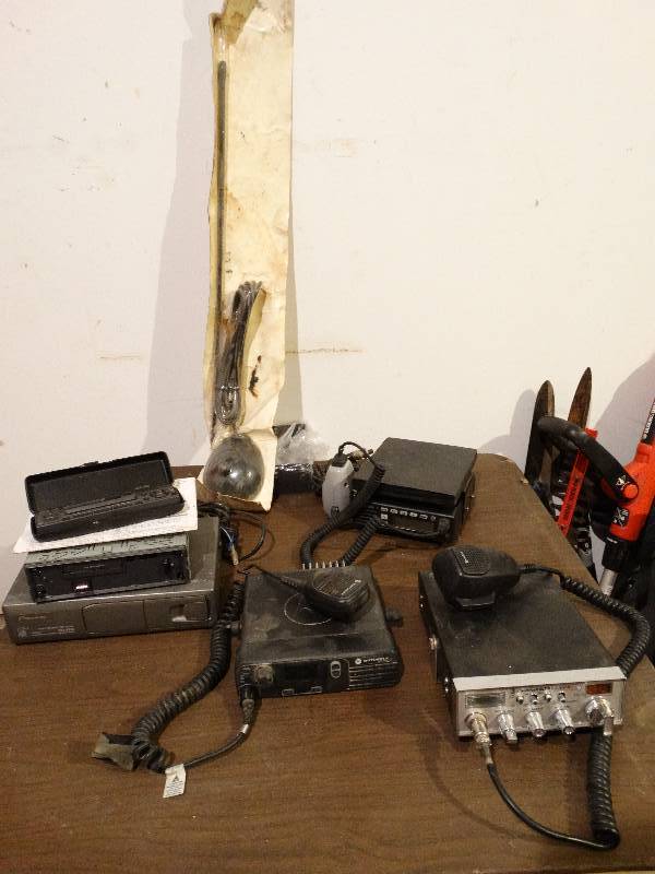lot 821 image: Lot of CB Radios, car radio CB attenna