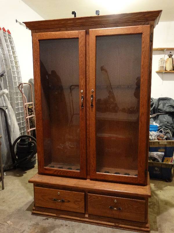 lot 822 image: Gun Cabinet wkey