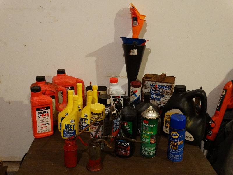 lot 824 image: Lot of Chemicals