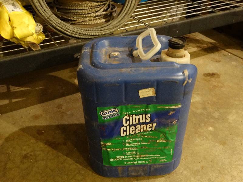 lot 826 image: Jug of Gunk Citrus cleaner