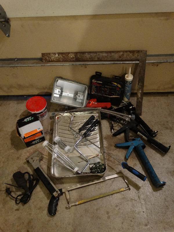 lot 828 image: Lot of Home improvement Items