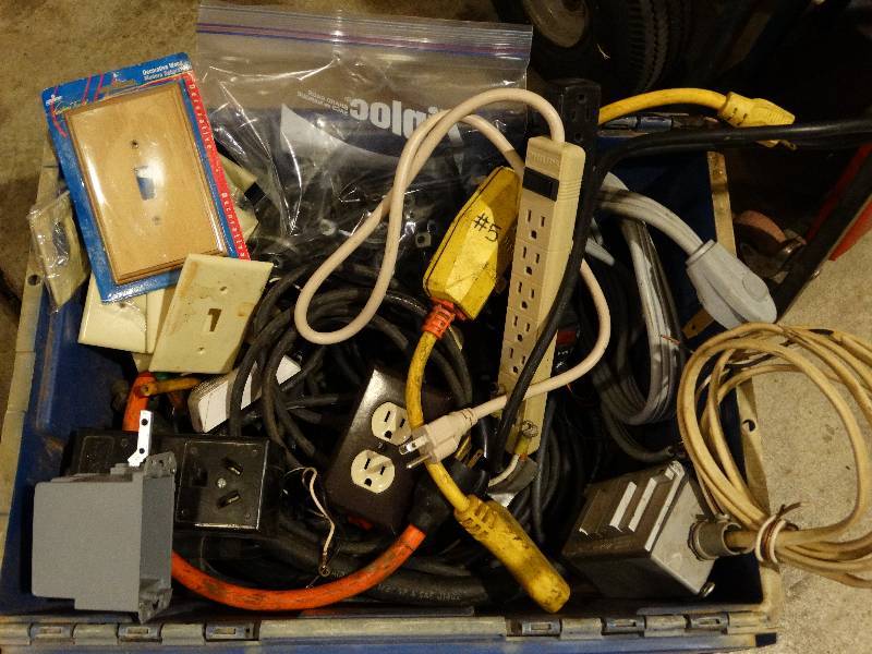 lot 833 image: Lot of Misc. Electrical wtote